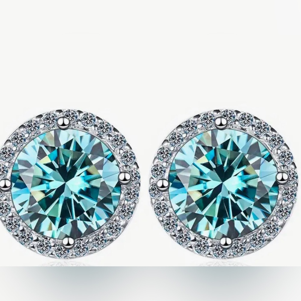 MOISSANITE Cyan Blue 2c.t.w Stud Earrings w/Halo
 GRA CERTIFIED
Gorgeous Color
